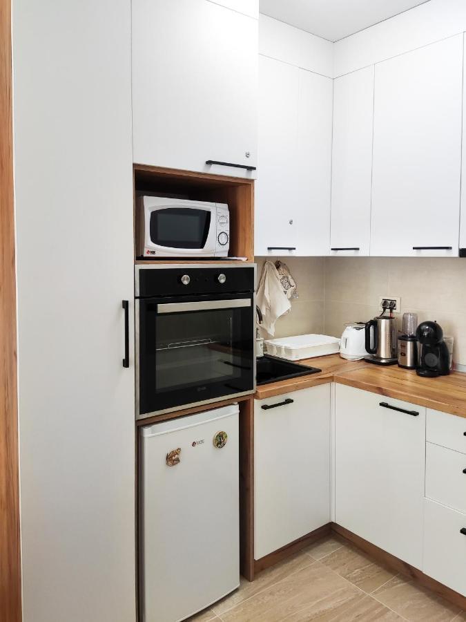 Holiday, Leonardo Vi Apartment